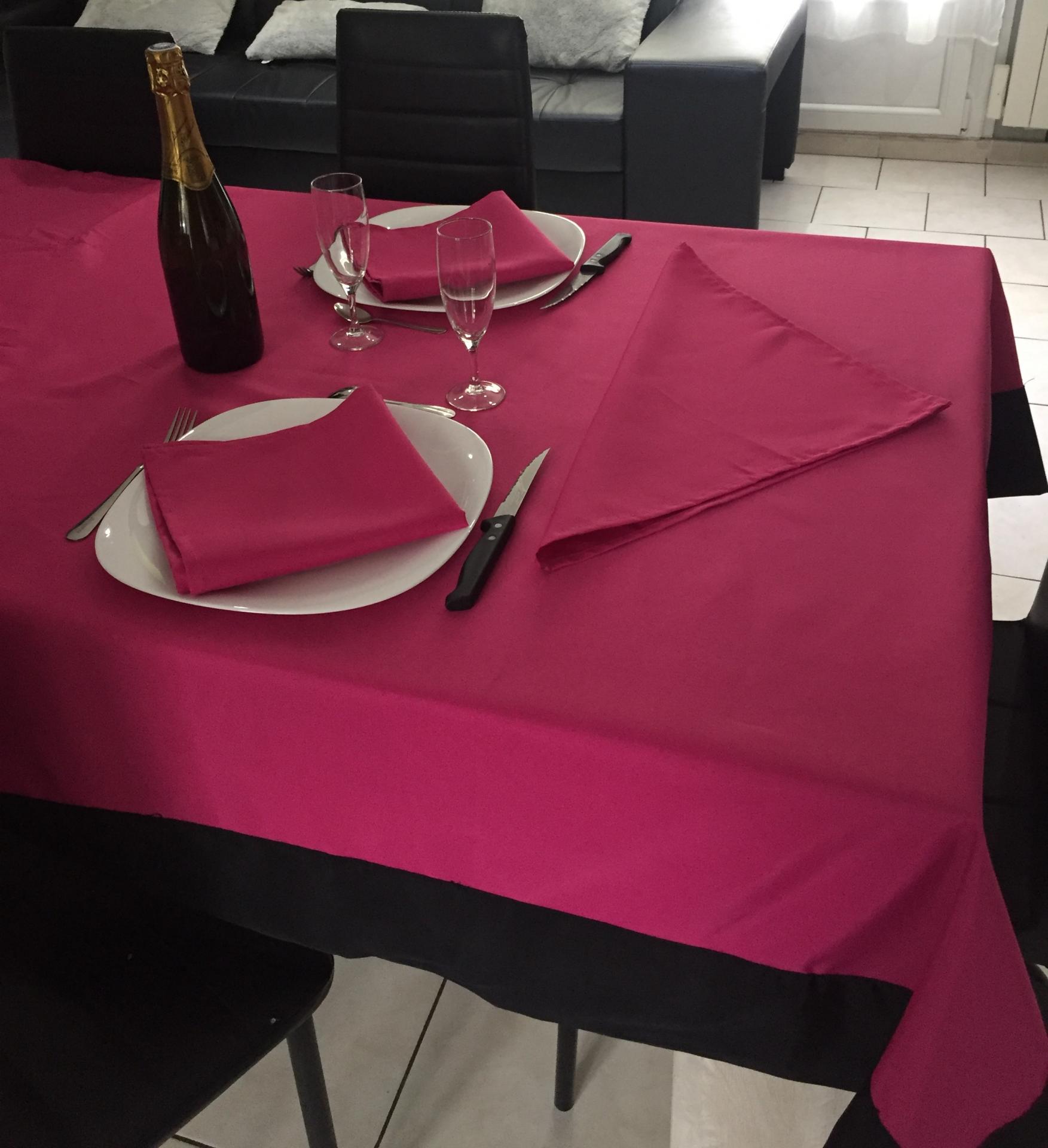 Nappe 140x250 Noir / Fuschia