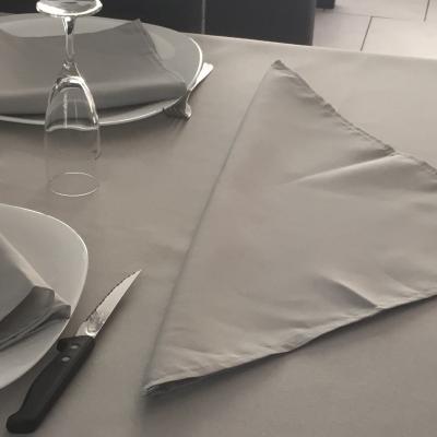 Serviette gris clair 1